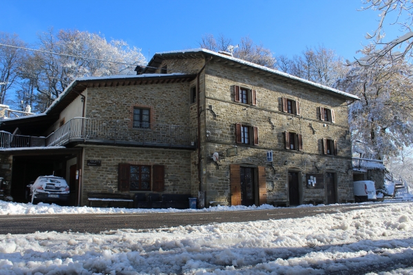 Il bar della Cima innevato.
