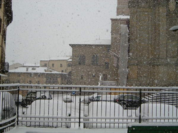 Piazza Gabriotti sotto la neve (23 febbraio 2005)
